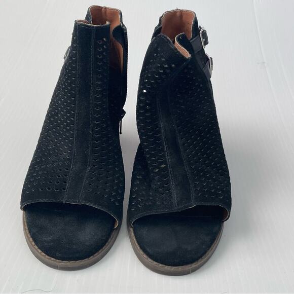 Vionic Chrysaa perforated design peep toe bootie decorative buckles side zip 8.5 - Picture 3 of 9